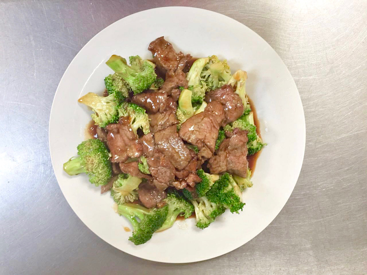 Order 401. Beef with Broccoli Dinner food online from Hong Kong Restaurant store, Ashburn on bringmethat.com