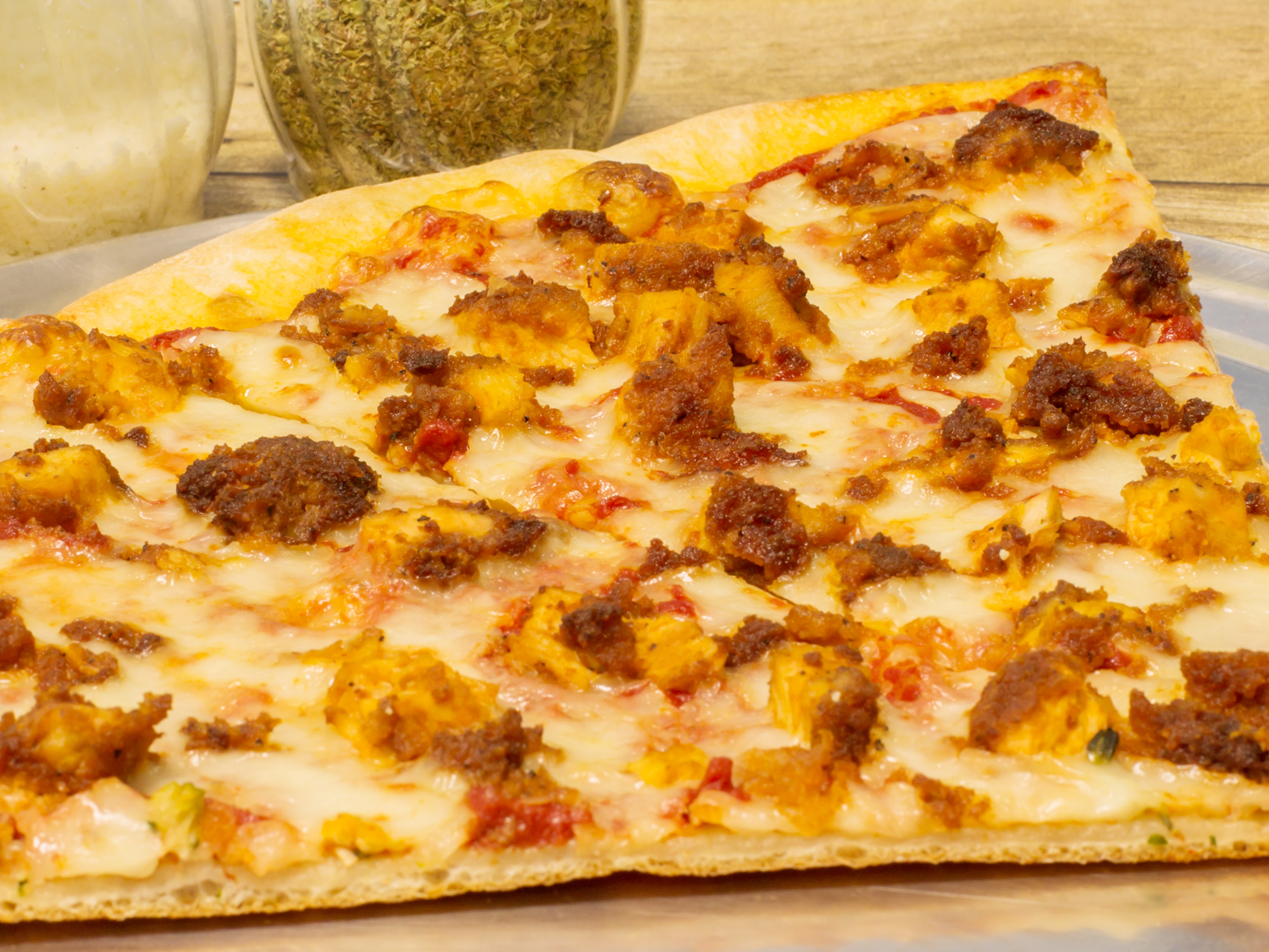 Order Buffalo Chicken Pizza food online from Pizzeria Las Americas store, Jersey City on bringmethat.com