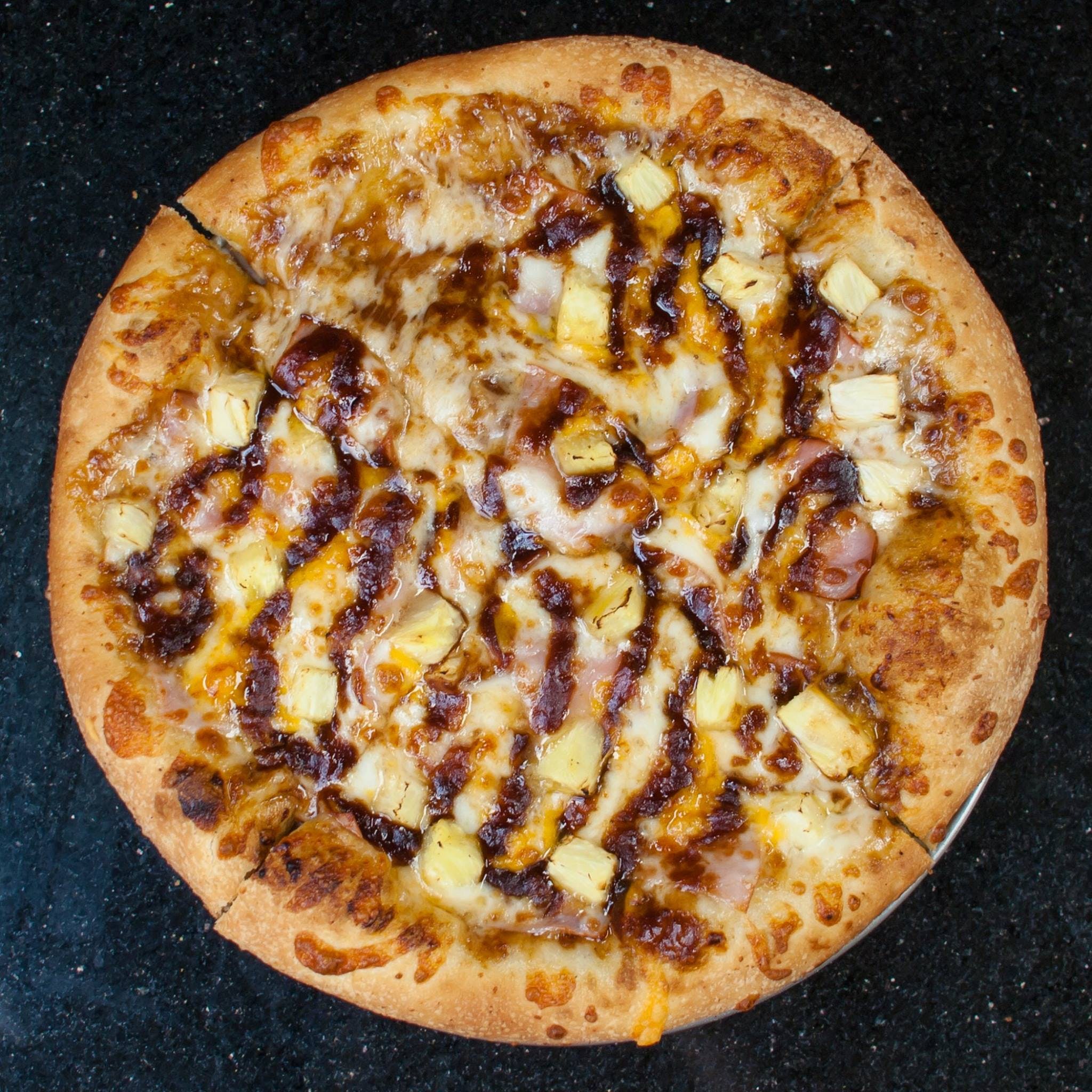 Order BBQ Chicken Pizza - Small 9" (8 Slices) food online from Slice of Old Sacramento store, Sacramento on bringmethat.com