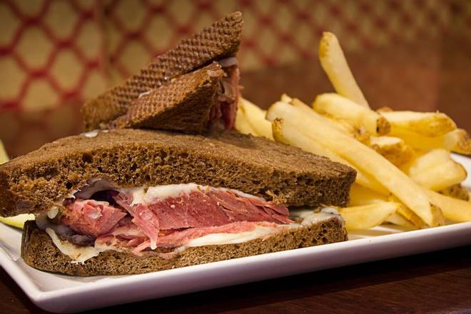 Order Corned Beef Sandwich food online from Emerald Loop Bar & Grill store, Chicago on bringmethat.com