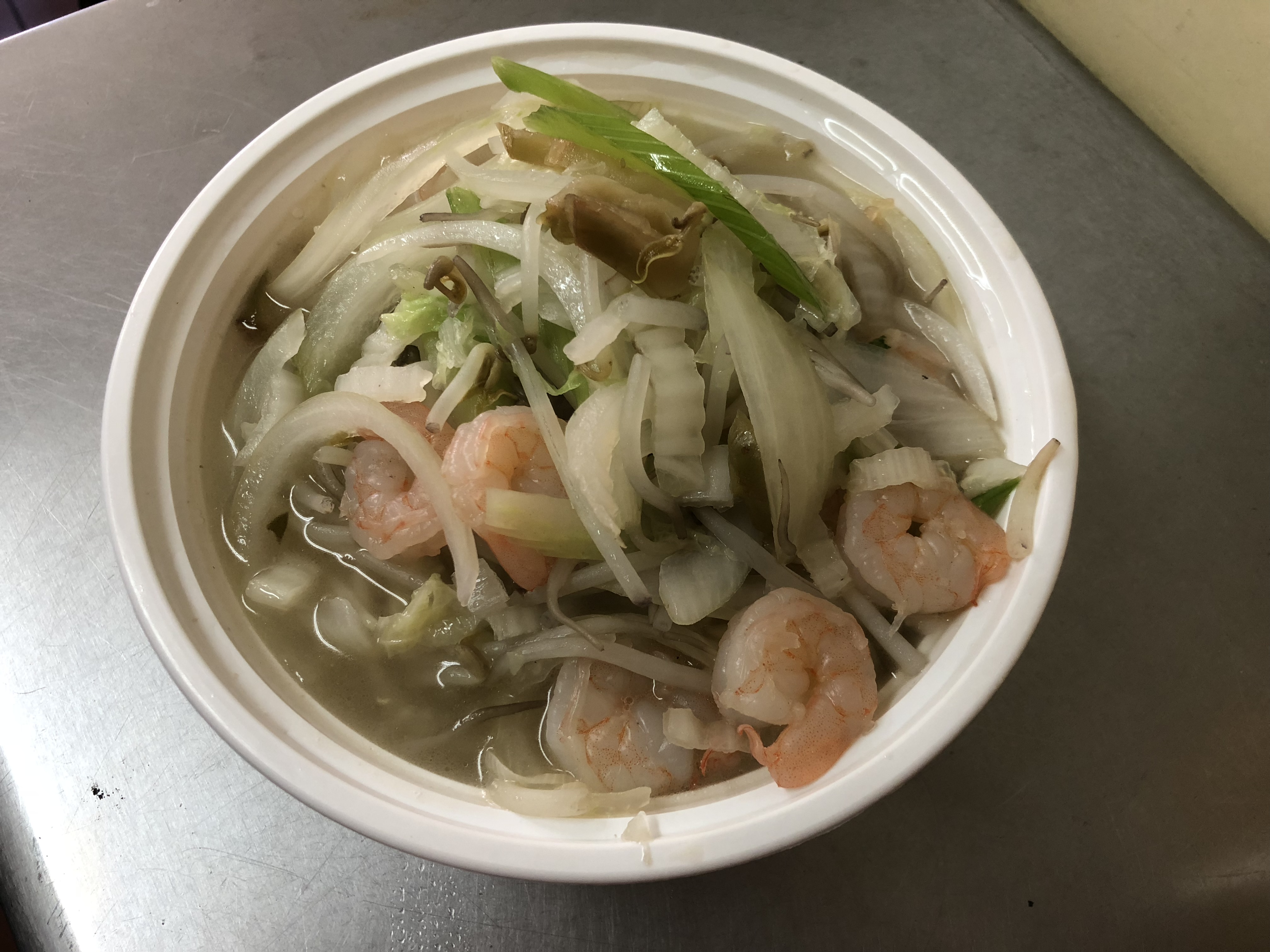 Order 26. Shrimp Noodle with Soup 虾仁汤面 food online from May Wah Fast Food store, New York on bringmethat.com