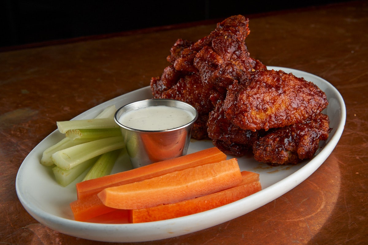 Order CHICKEN WINGS food online from Sweetwater Tavern and Grille store, Chicago on bringmethat.com