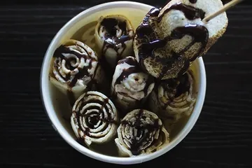 Order 4. Matcha Lady Ice Cream food online from 8 Fahrenheit Ice Cream store, Chattanooga on bringmethat.com