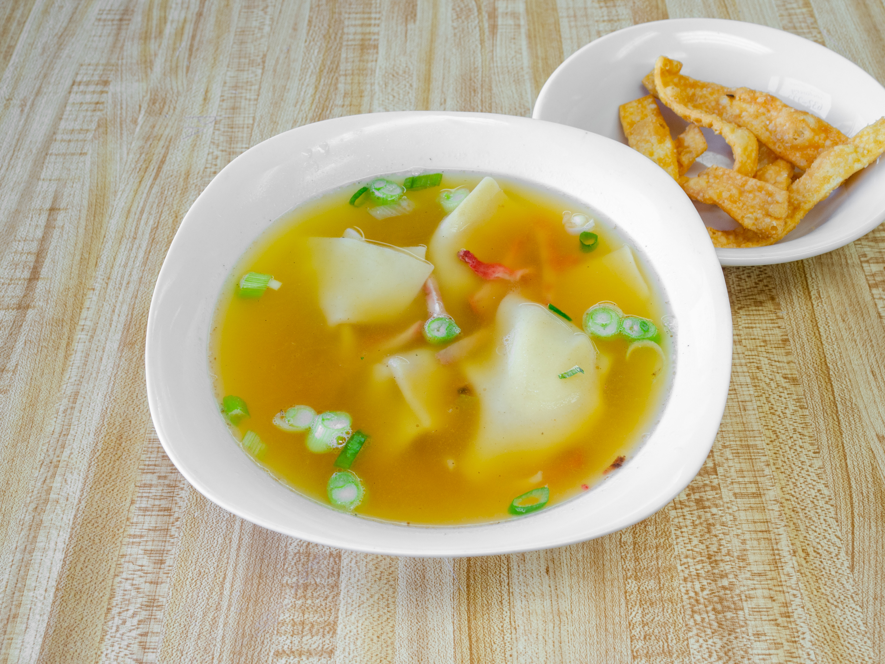 Order 21. Wonton Soup  food online from Chinatown Restaurant store, New Rochelle on bringmethat.com