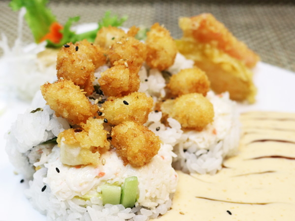 Order Crunch Scallop Roll food online from Sushiraw store, Los Angeles on bringmethat.com