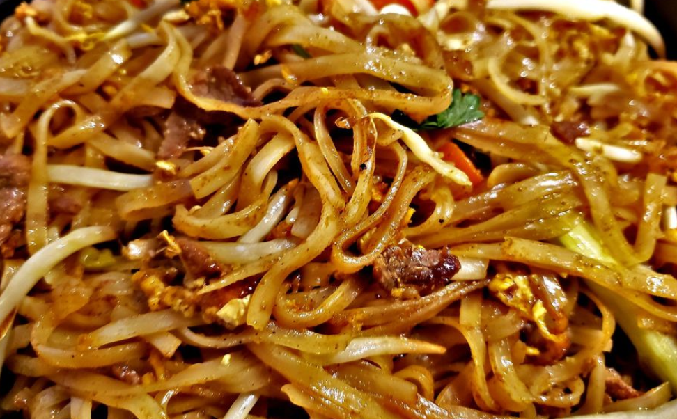Order Lard Nar Noodles food online from Siwa Thai Restaurant store, Woodbridge on bringmethat.com