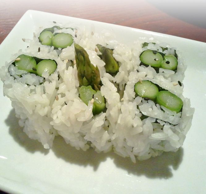 Order Asparagus Veggie Roll food online from Akira Sushi store, Clackamas on bringmethat.com