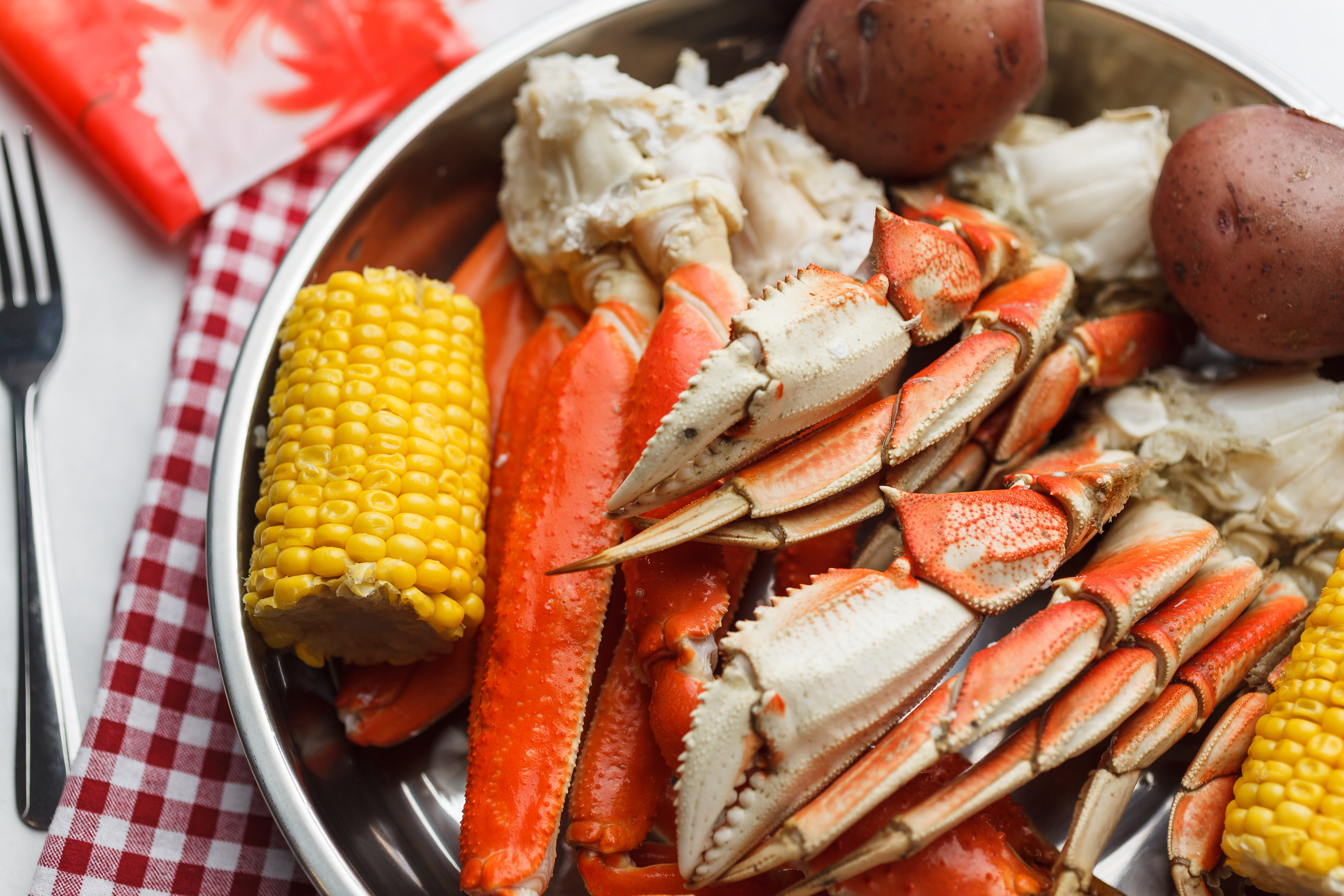 Order 1 lb. Boiled Crabs Dinner food online from The Seafood King store, Hoover on bringmethat.com