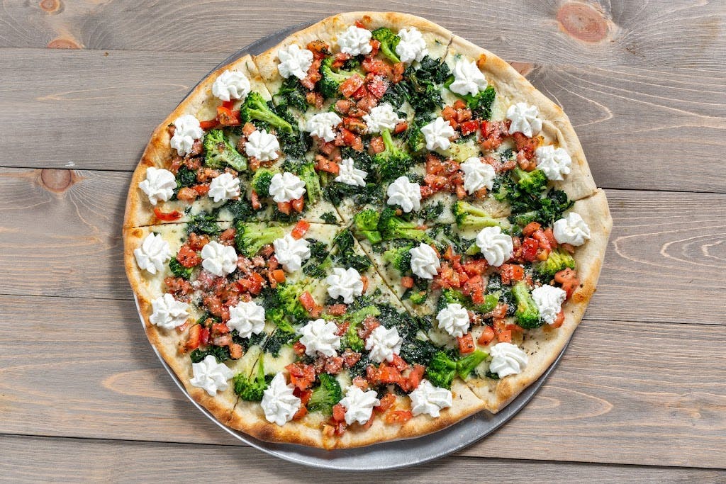 Order White Pizza with Broccoli, Spinach & Tomatoes - Medium 14'' (6 Slices) food online from Pizza Town Ii Lickdale Indiantown Gap store, Jonestown on bringmethat.com