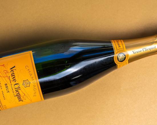 Order Veuve Clicquot Yellow Label Brut 750ml | 12% abv food online from Pink Dot store, Lemon Grove on bringmethat.com