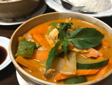 Order Red Curry food online from Hais Sushi & Pho store, Nashville on bringmethat.com