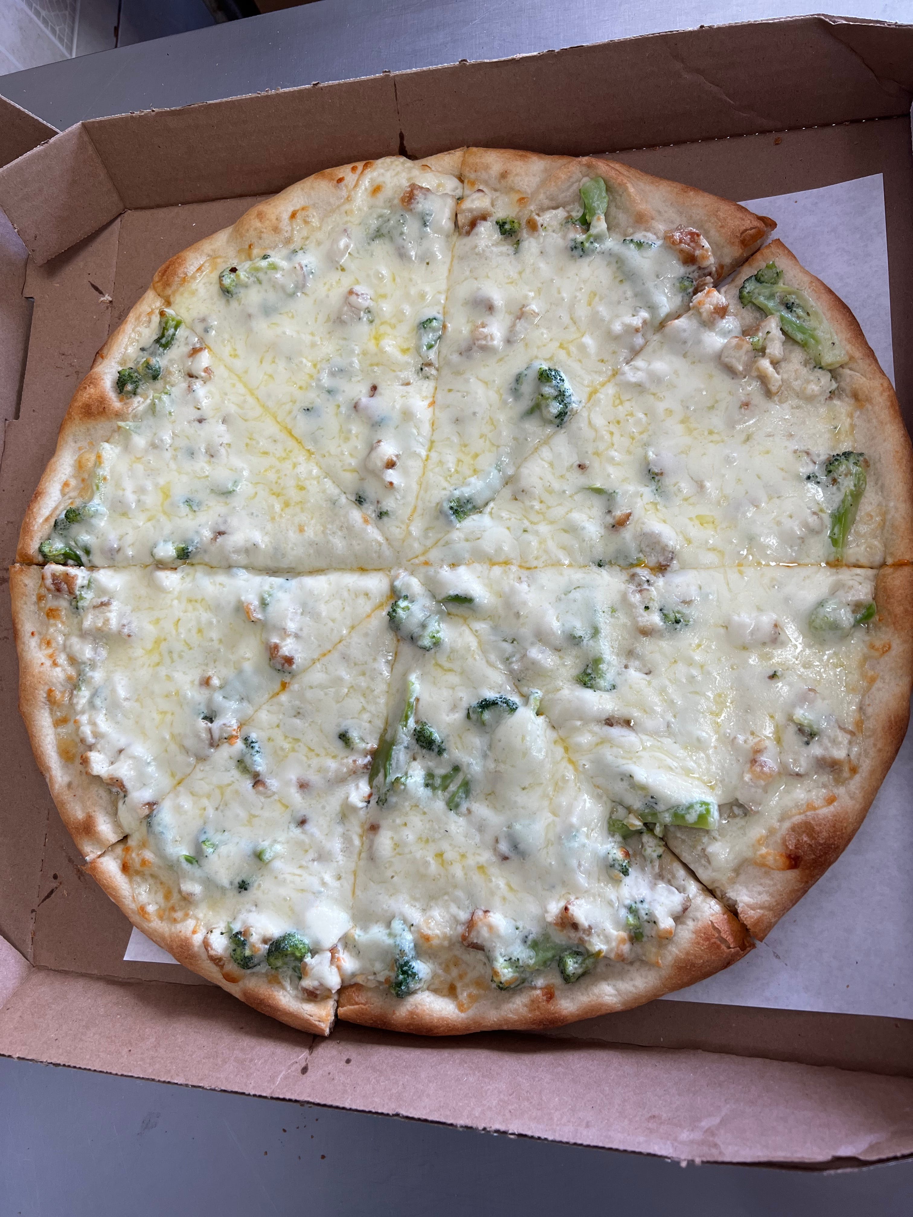Order Chicken & Broccoli Pizza - Medium 14'' food online from Anthony Pizzeria store, Wind Gap on bringmethat.com