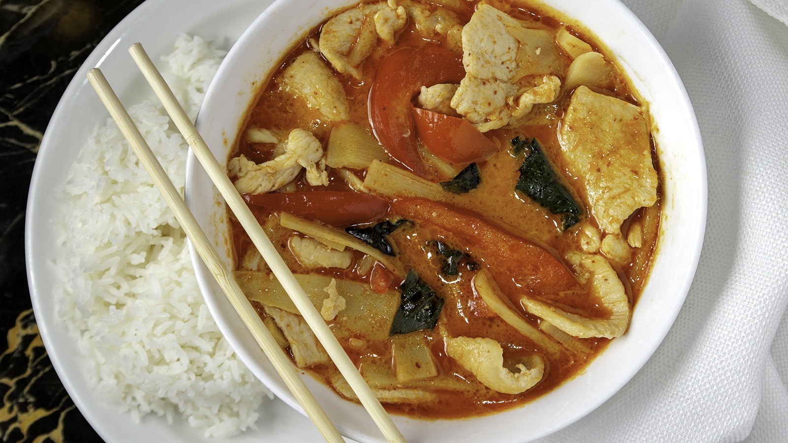 Order 5.1. Gang Pedd Curry   food online from Bangkok Bay store, Lima on bringmethat.com