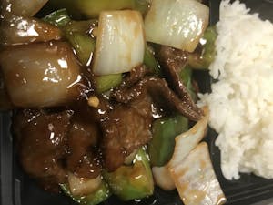 Order D晚 Pepper Steak with Onions 青椒牛D26 food online from Moon Wok store, Lenexa on bringmethat.com