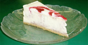 Order Strawberry Cheesecake - Dessert food online from Primas Pasta & Pizza Restaurant store, Fort Worth on bringmethat.com