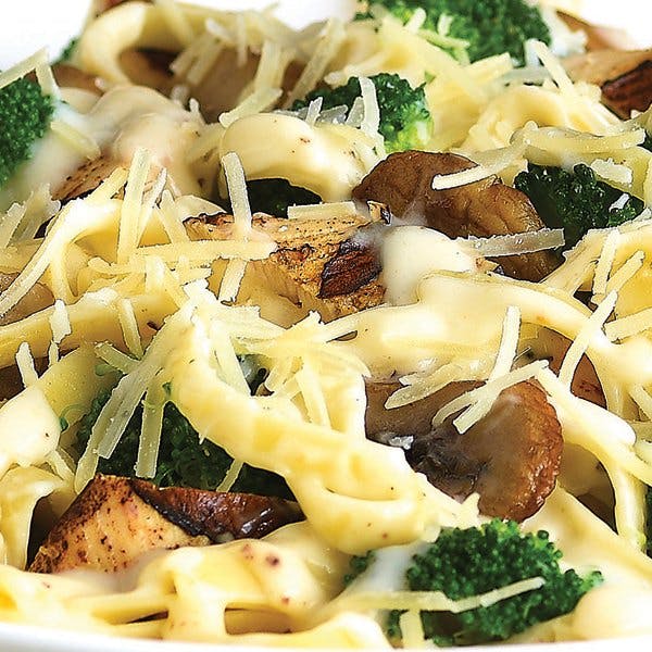 Order Chicken Fettuccine with Alfredo Sauce - Pasta food online from Pizza Boli's store, Baltimore on bringmethat.com