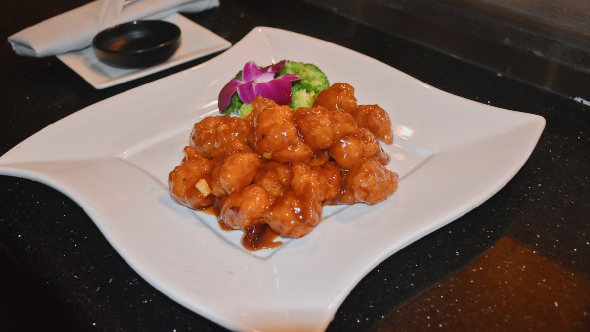 Order General Tso's Chicken food online from Megu Sushi store, Moorestown on bringmethat.com