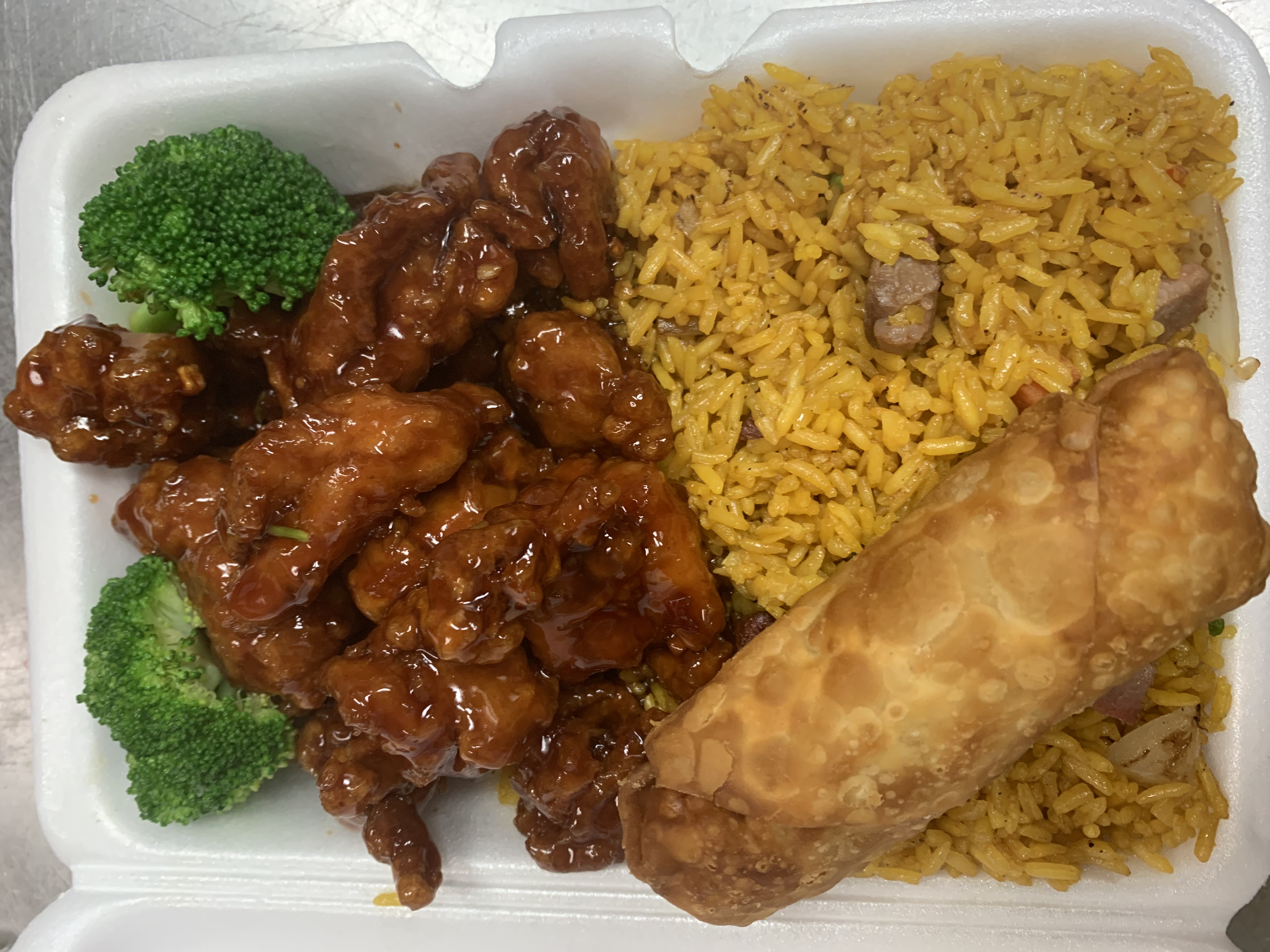 Order C12. General Tso's Chicken Combo Platter food online from China Cafe store, Alexandria on bringmethat.com