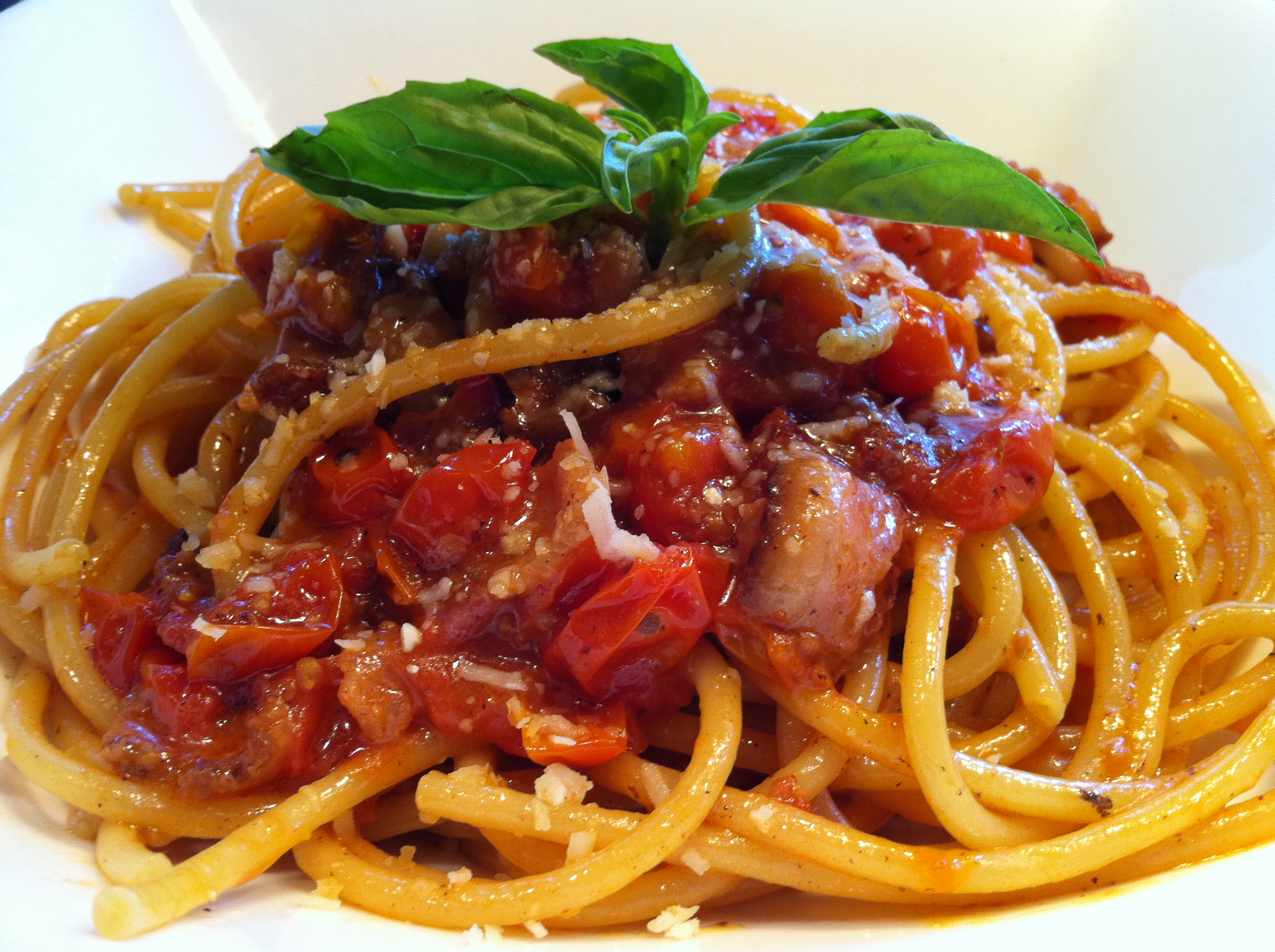 Order Spaghettone all Amatriciana Rossa food online from Luna Rossa store, New York on bringmethat.com