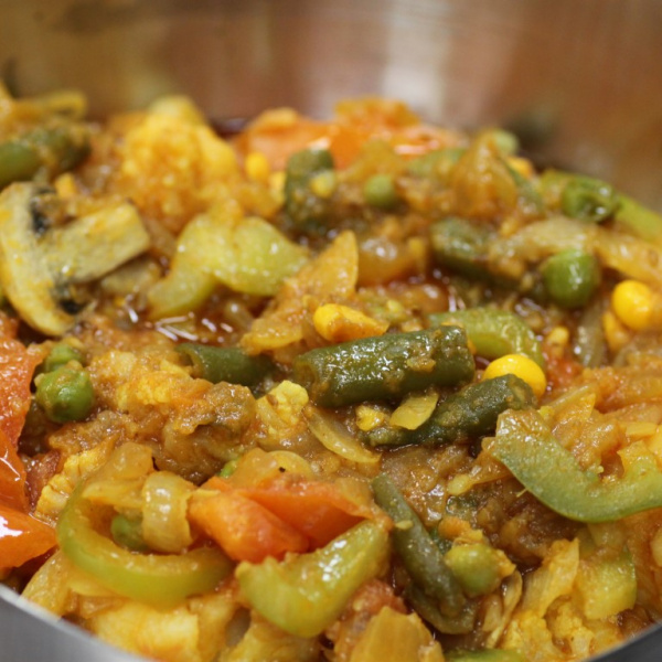 Order Mixed Veggie Curry food online from Lazeez Indian-Mediterranean Grill store, Las Vegas on bringmethat.com