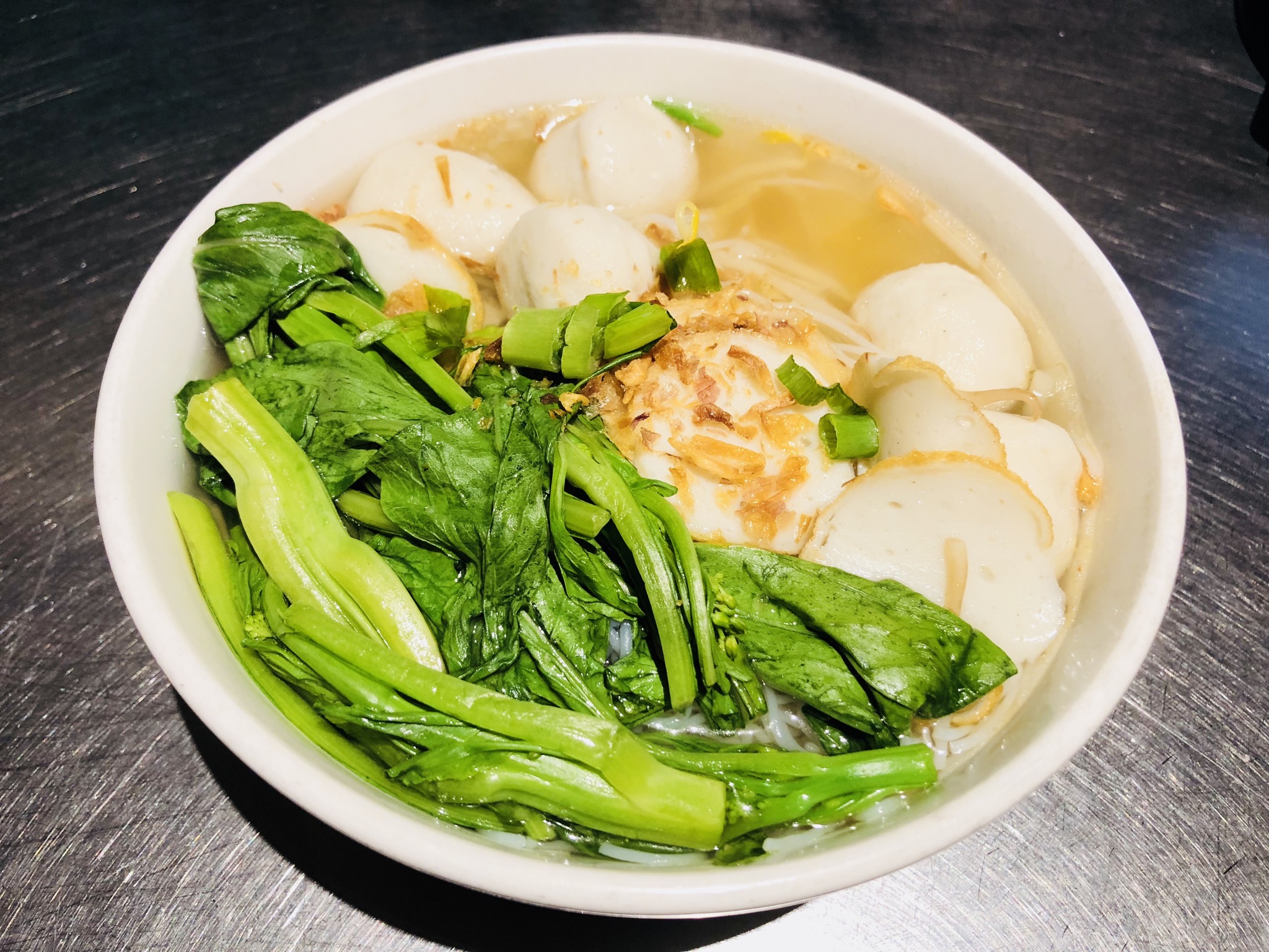 Order W10. Singapore Fish Ball Noodle Soup food online from WK Restaurant store, New York on bringmethat.com