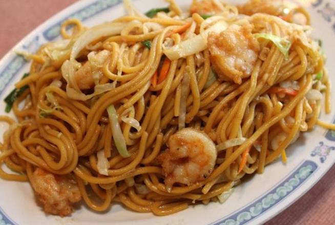 Order N2. Shrimp Chow Mein 虾仁炒面 food online from Jade Restaurant & Lounge store, Seattle on bringmethat.com