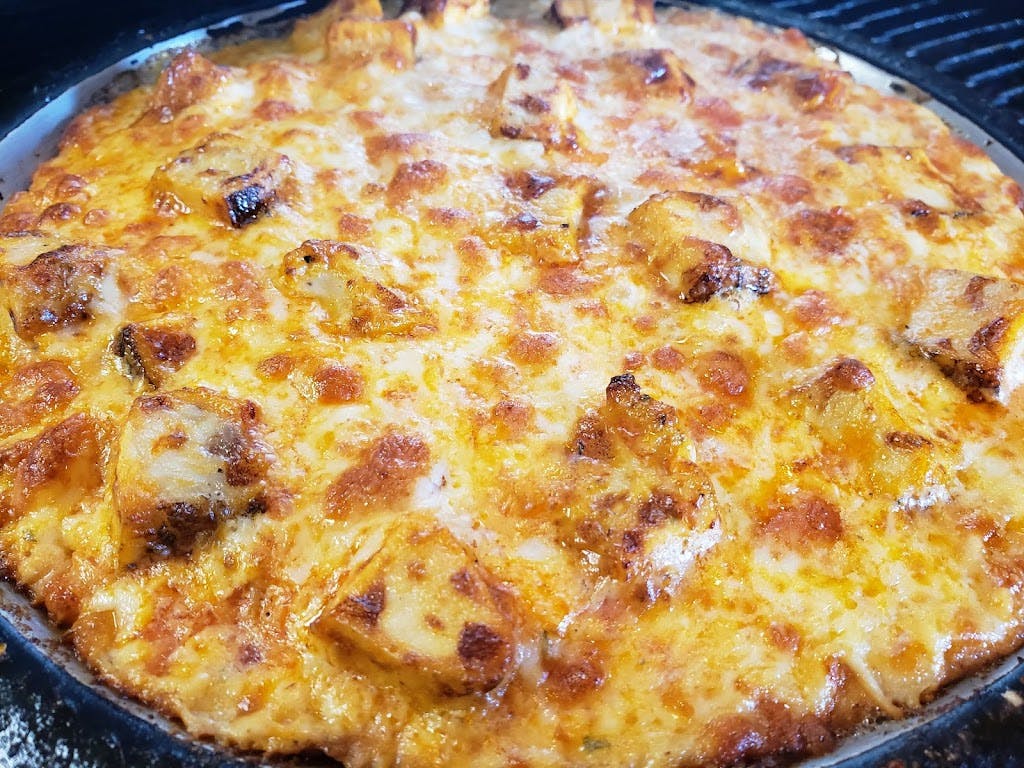 Order Chicken Ranchero  Pizza - Small 9" (6 Slices) food online from Pizza Roma store, Cleveland on bringmethat.com