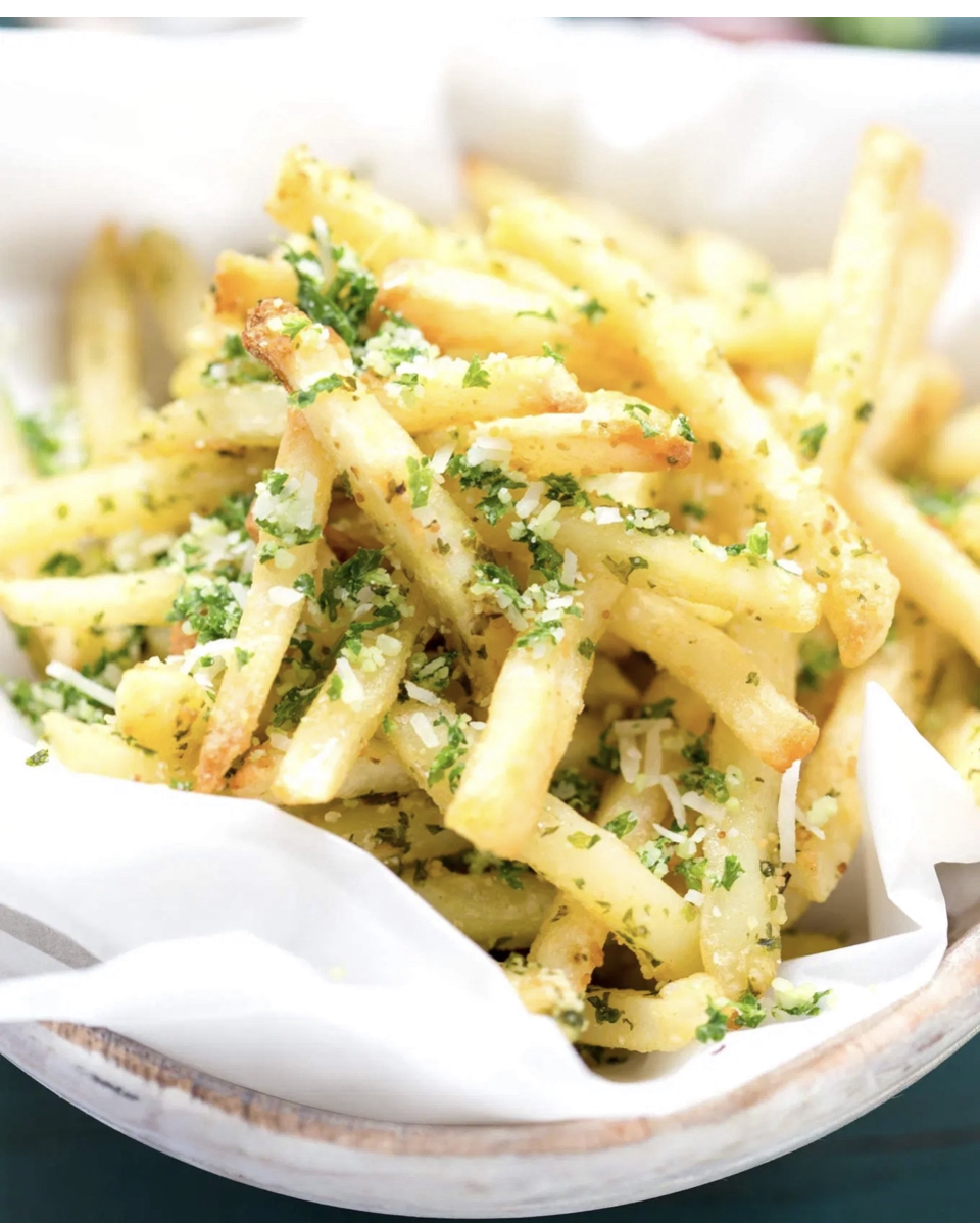 Order Garlic Fries food online from Milano Pizza store, Tracy on bringmethat.com