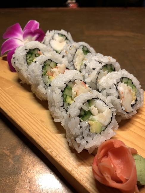 Order Grosse Pointer Roll food online from Blufin Sushi store, Grosse Pointe Farms on bringmethat.com