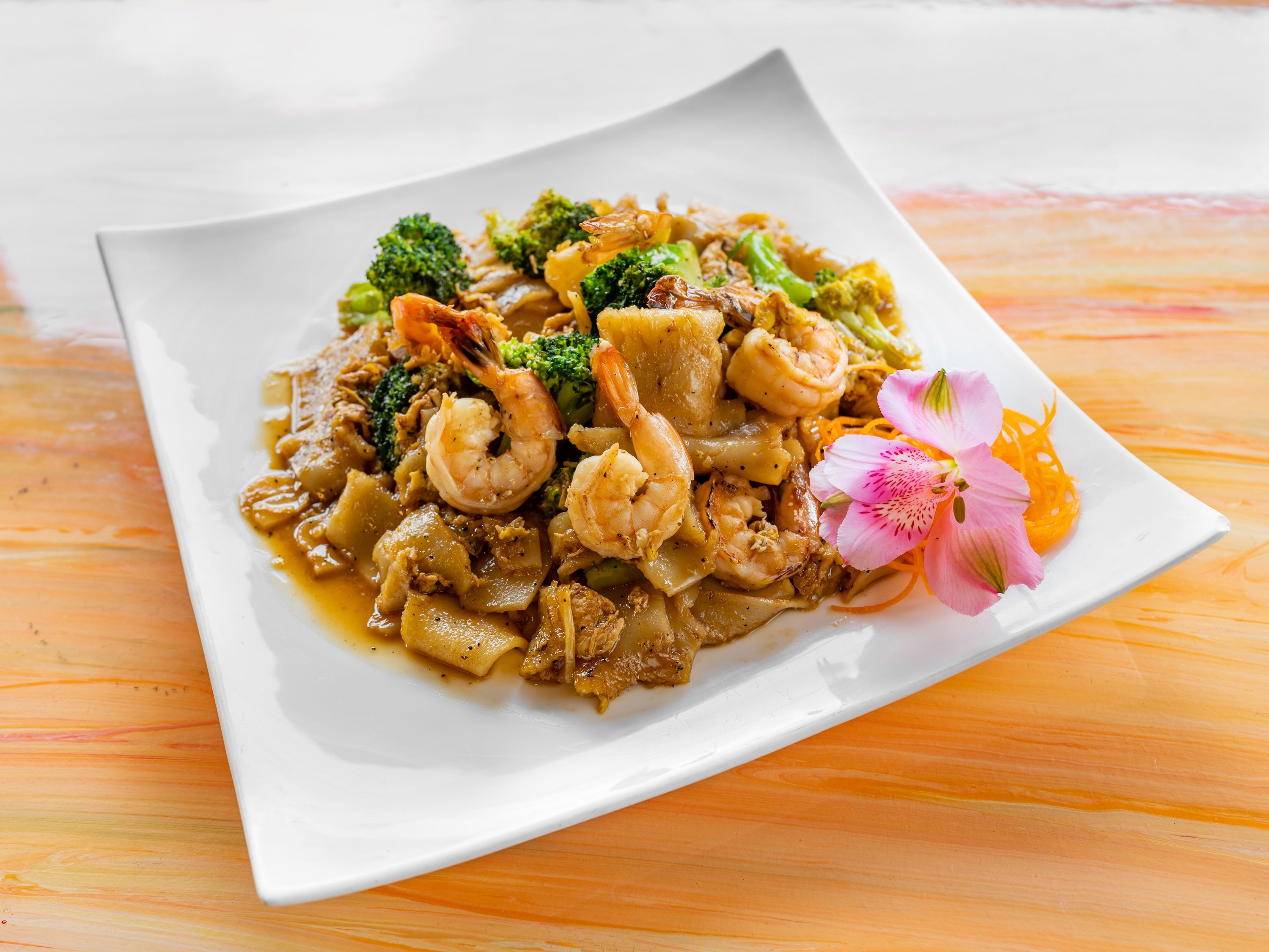 Order 39. Pad See Eaw food online from Nisa Thai Cuisine store, Richmond on bringmethat.com