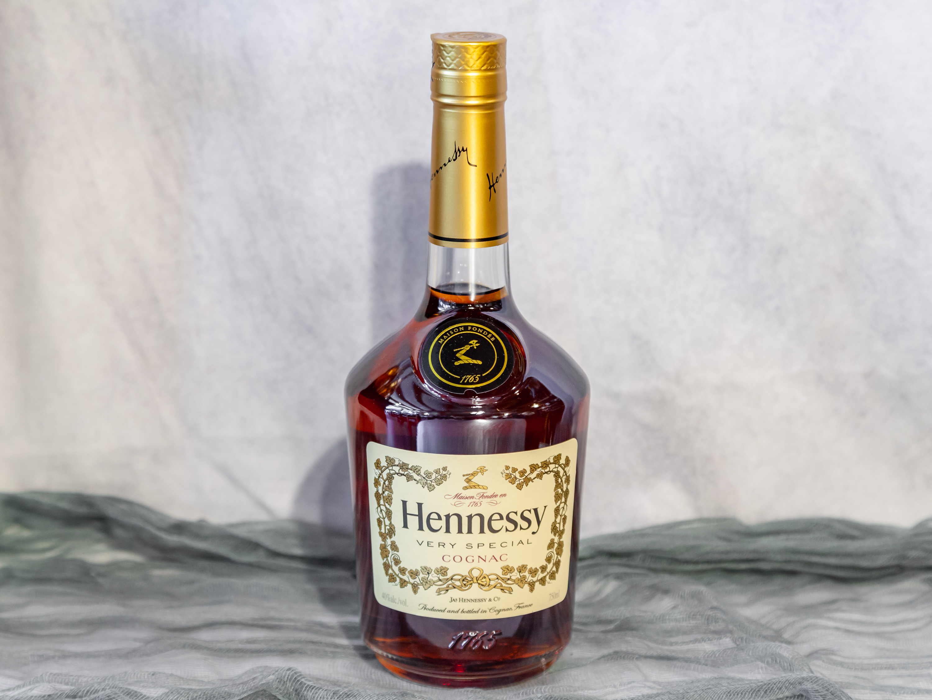 Order Hennessy V.S Cognac food online from Alameda Cellars Wines And Liquors store, Alameda on bringmethat.com