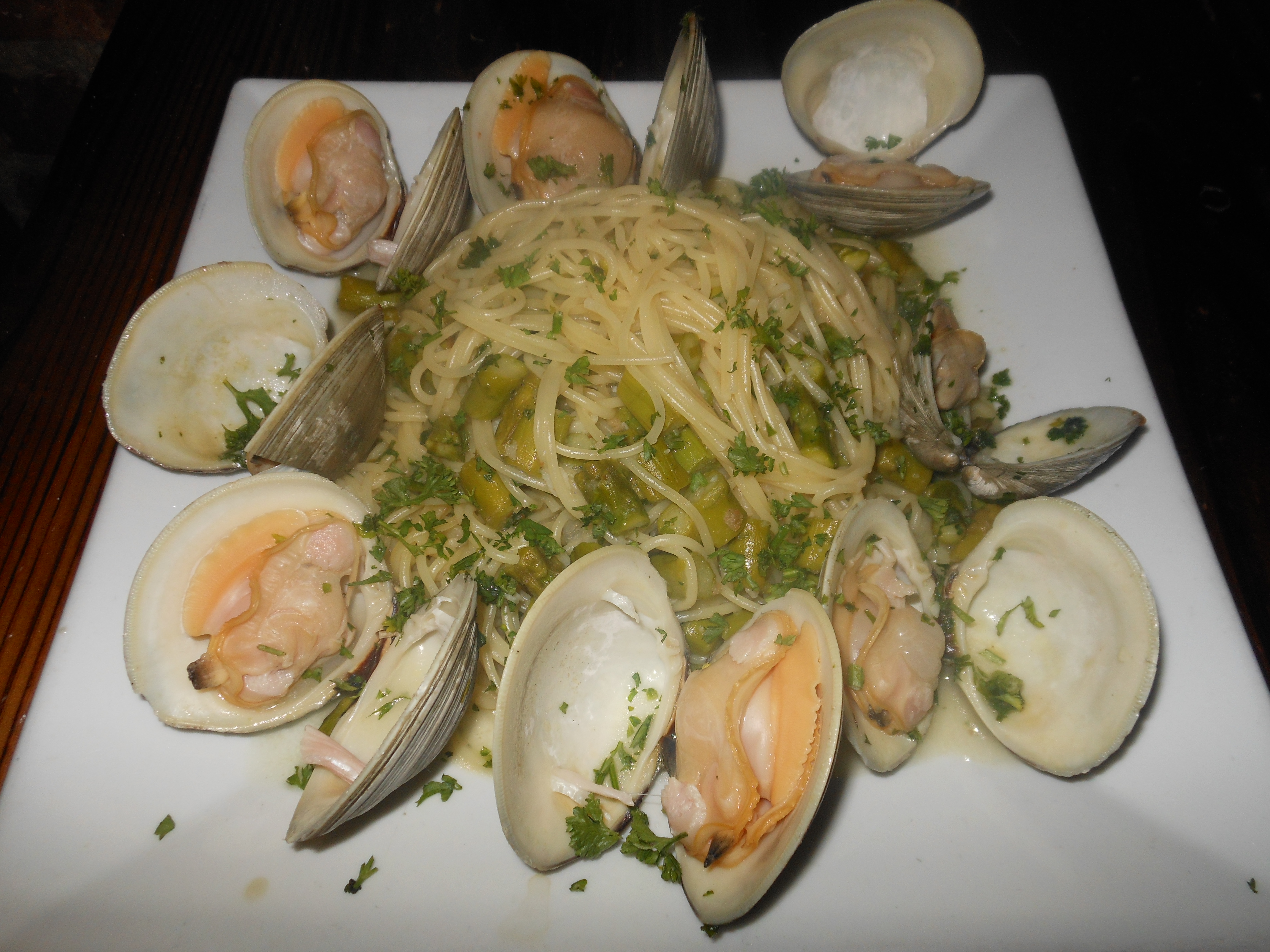 Order Spaghetti alle vongole  food online from Tuscan hills store, Forest Hills on bringmethat.com