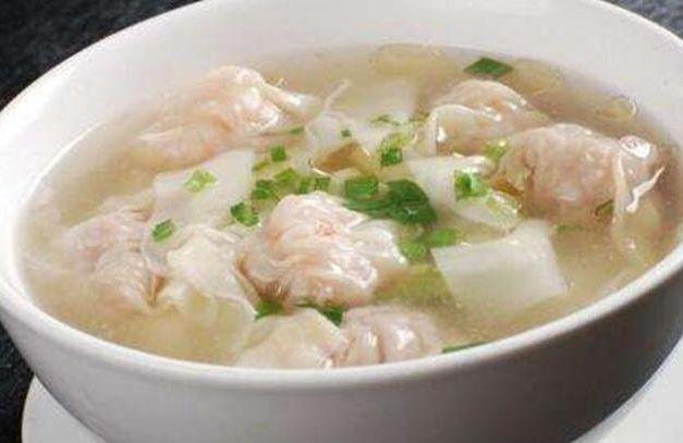 Order 13. Wonton Soup food online from Chop Suey City Chinese Restaurant store, Chicago on bringmethat.com