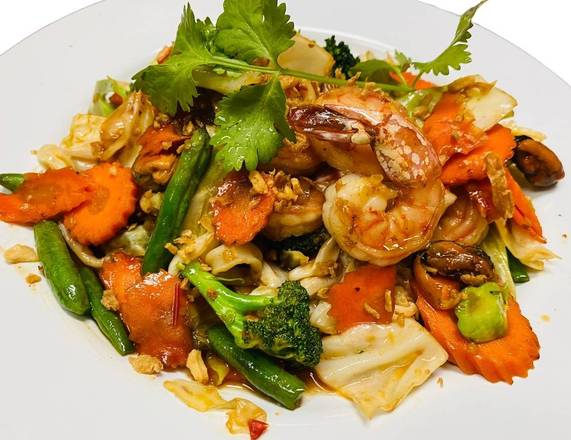 Order Seafood with Basil Sauce food online from Aura Thai Kitchen store, Fort Lee on bringmethat.com