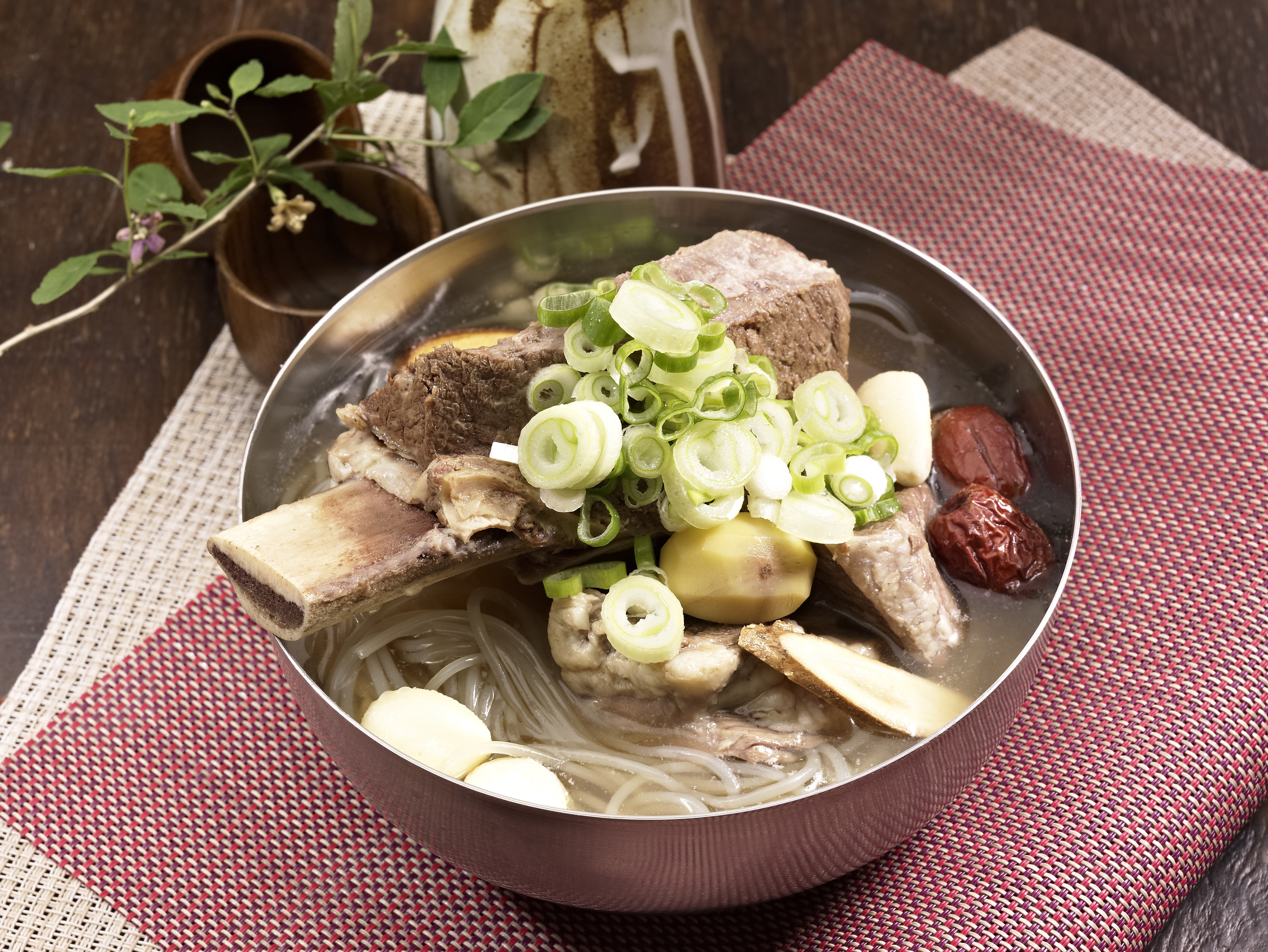 Order Galbi Tang Soup food online from Somunnan Korean Restaurant store, Cerritos on bringmethat.com