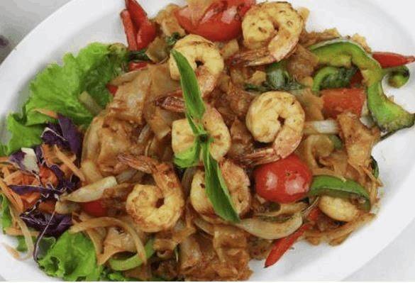 Order Pad Kee Mao food online from Boonsee Thai Kitchen store, Norco on bringmethat.com