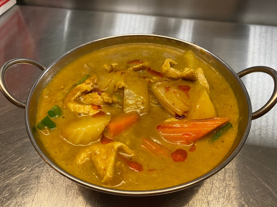 Order YELLOW CURRY food online from Aaharn 56 Thai Cuisine store, San Diego on bringmethat.com