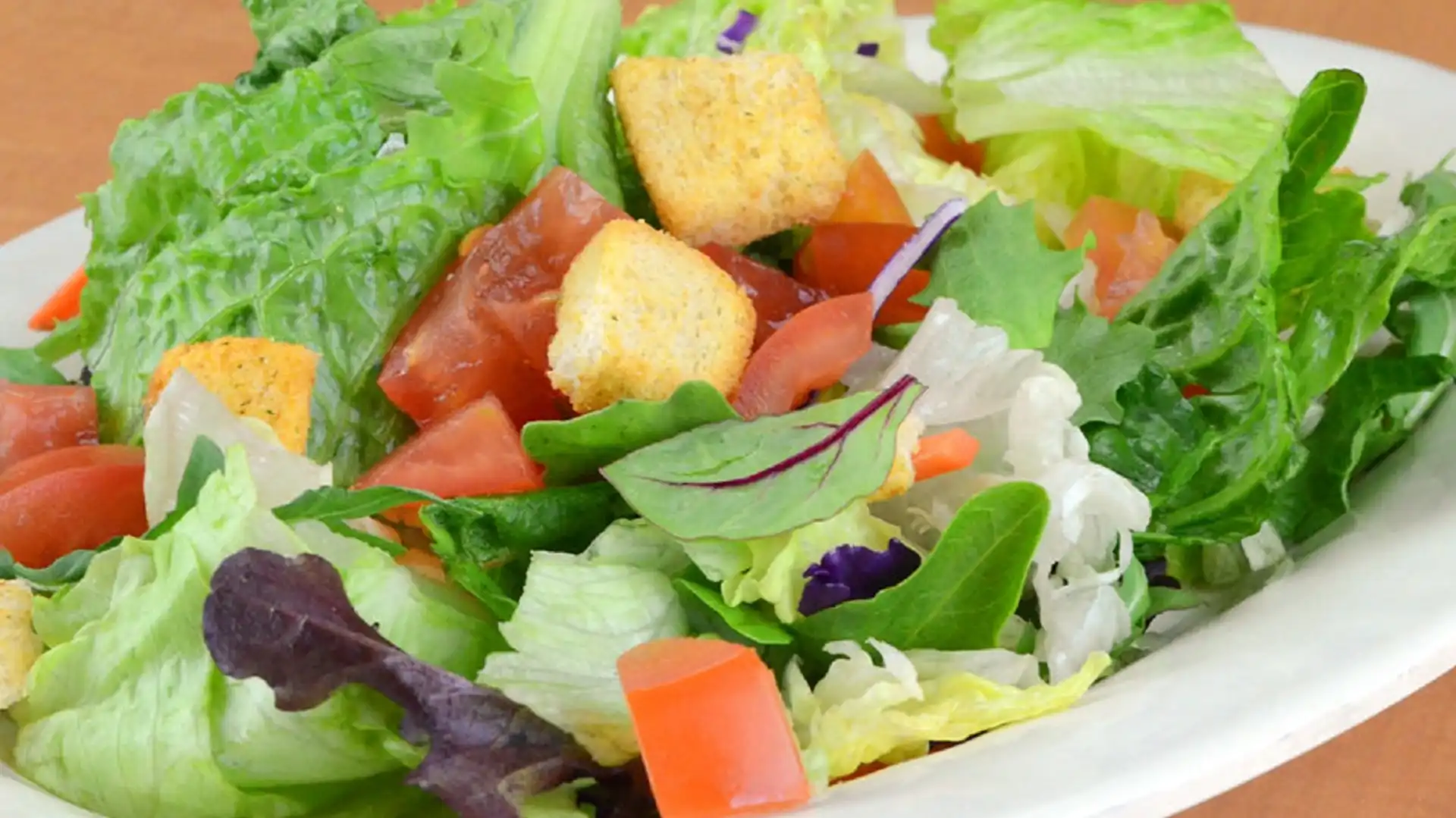Order Tossed Garden Salad with Iceberg Lettuce food online from Mill Basin Bagel Cafe store, Kings on bringmethat.com