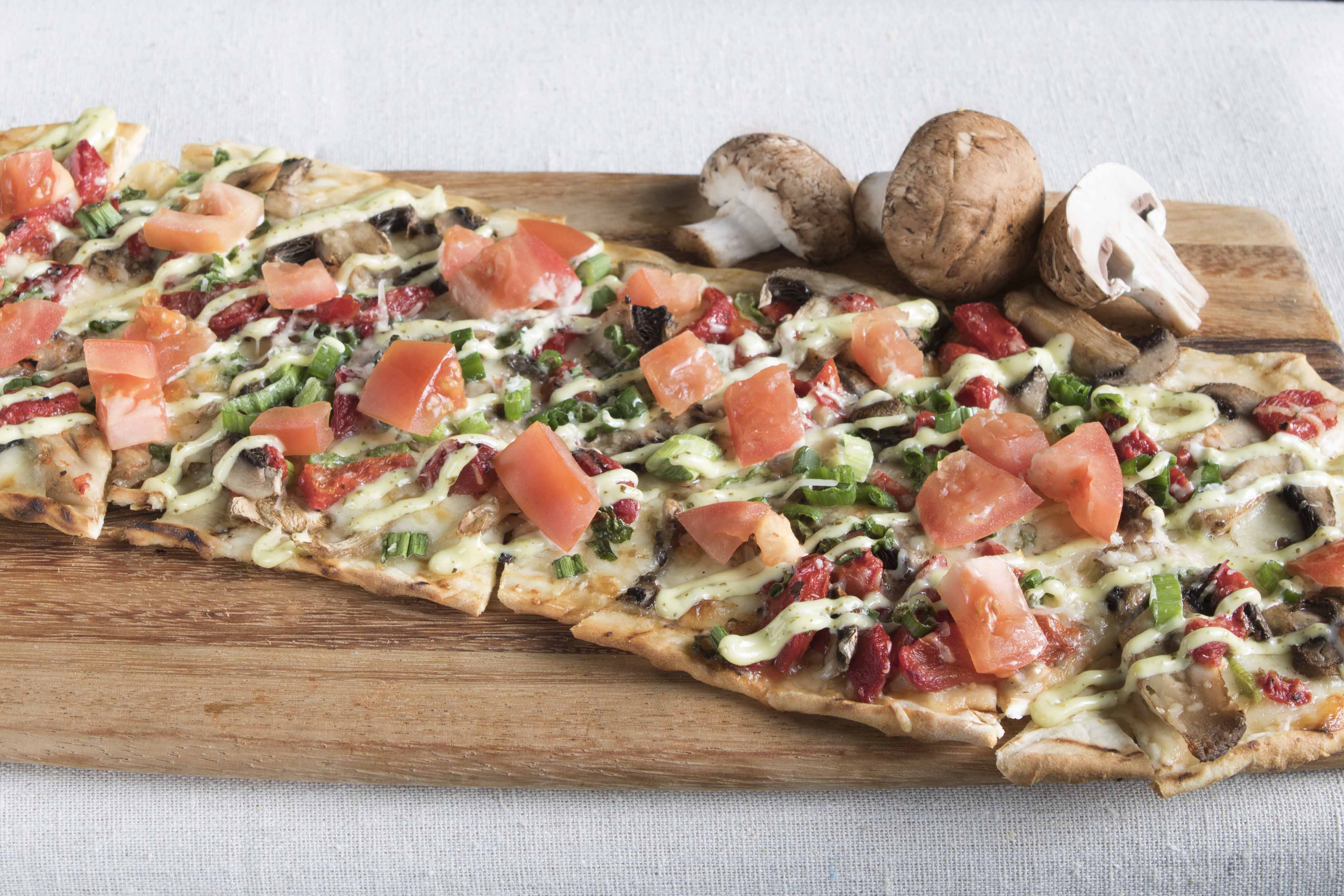 Order Pete's Garden Flatbread food online from Pete's Restaurant & Brewhouse store, Yuba City on bringmethat.com