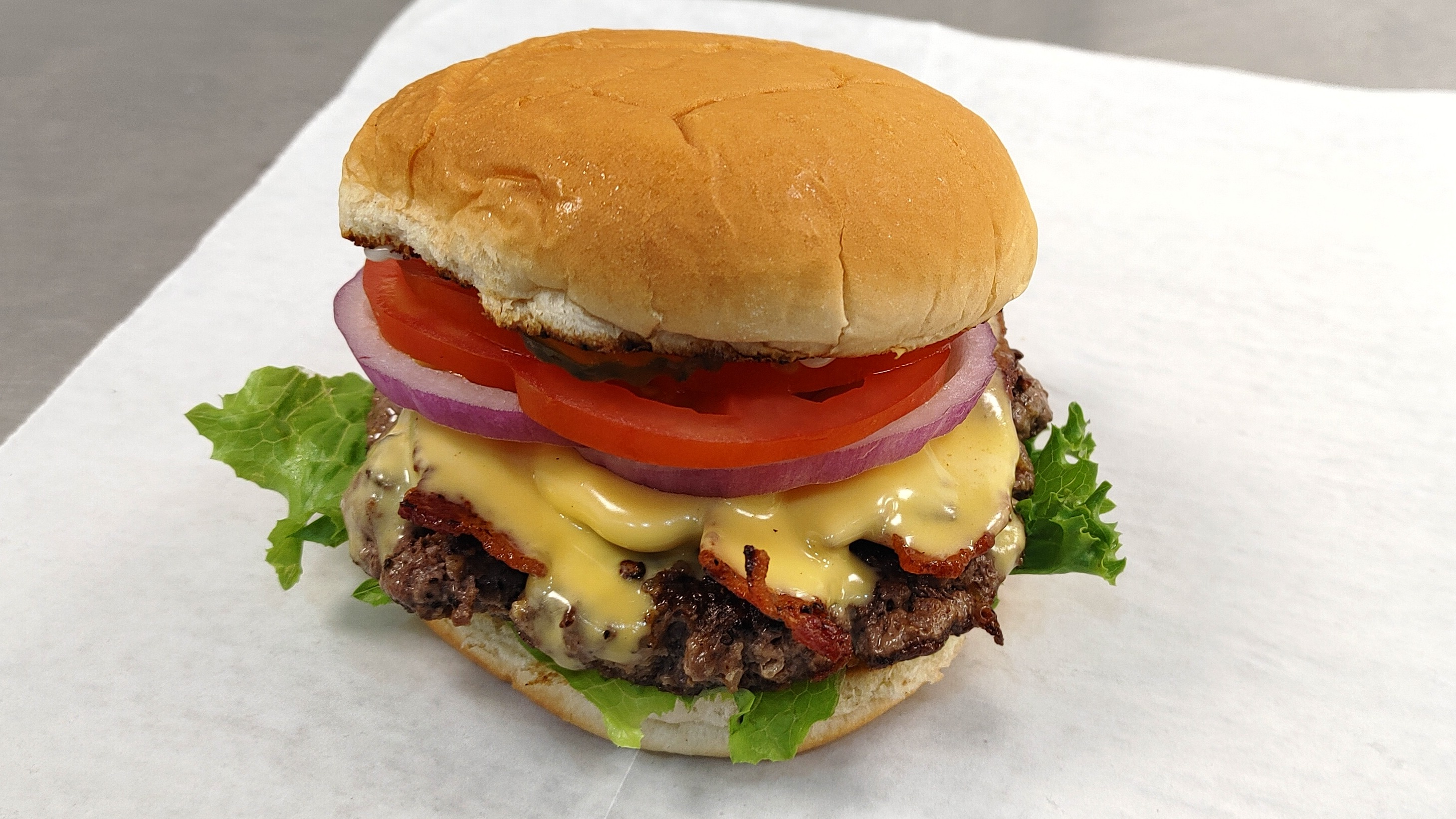 Order Bacon Cheeseburger food online from Burgers Near Me store, Harris County on bringmethat.com