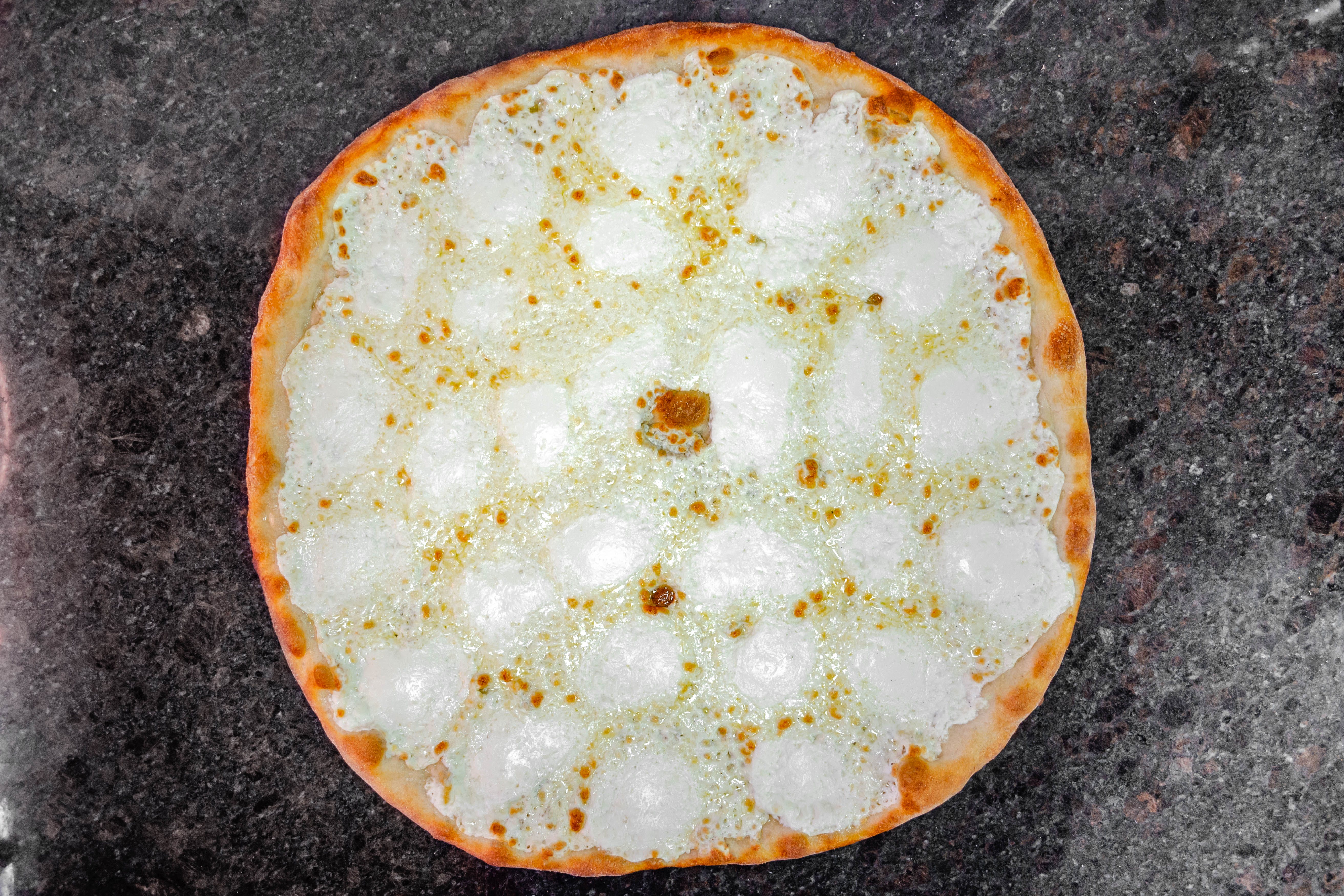 Order White Pizza - Small 14'' (6 Slices) food online from Justino's Pizza store, New York on bringmethat.com