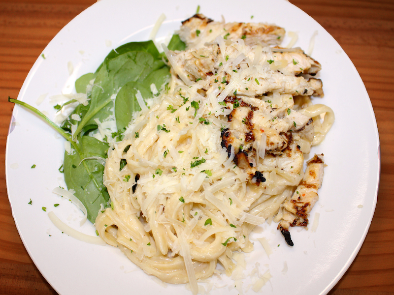 Order Chicken Alfredo food online from Stefano's Pizza Express store, Pharr on bringmethat.com