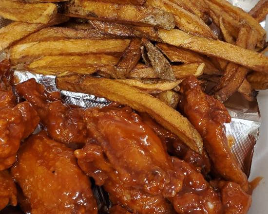 Order Wings food online from Baby Ds Chicken Shack store, Euclid on bringmethat.com