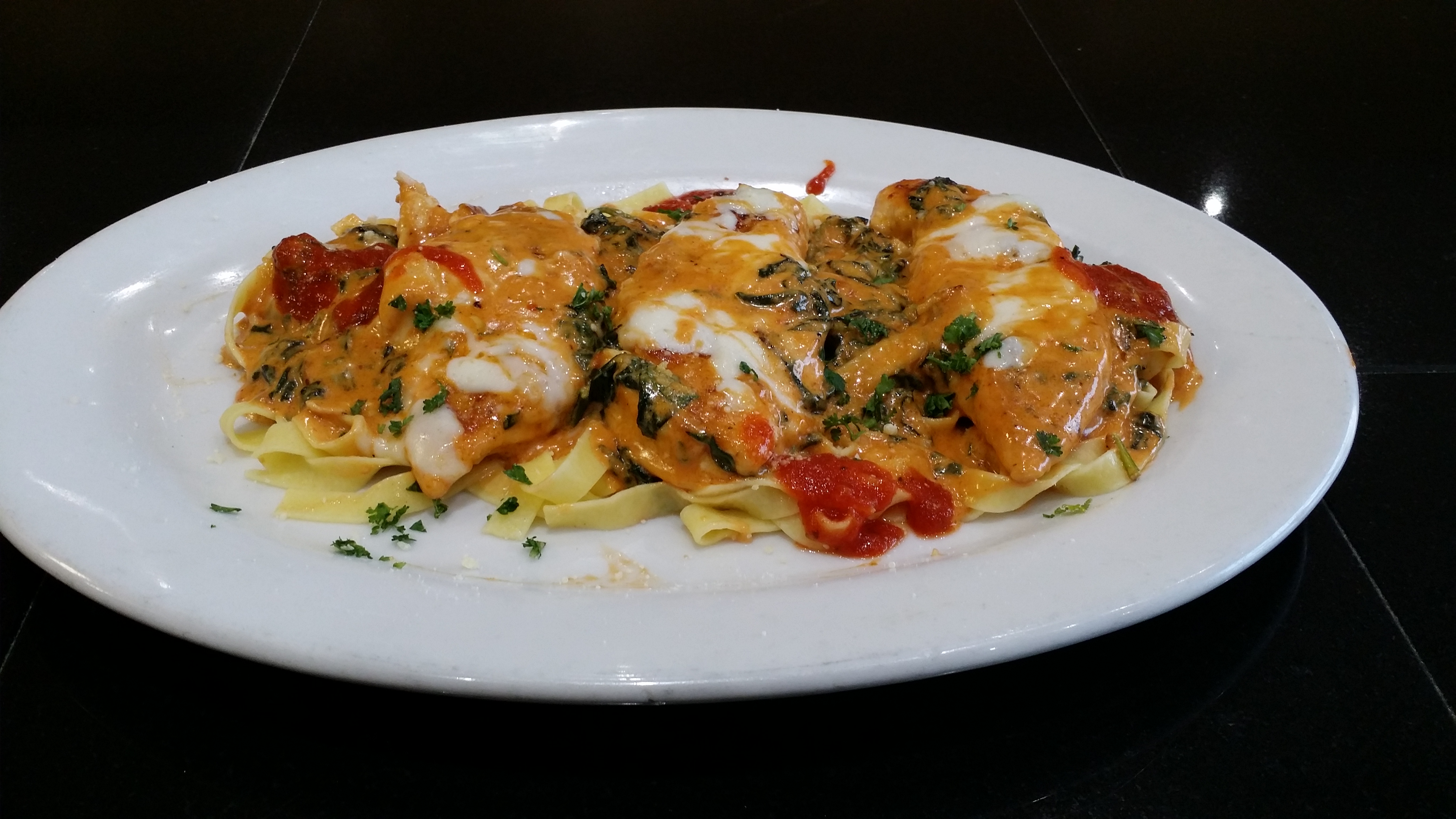 Order Fantasia over Fettuccine Dinner food online from Pasta On Time store, Levittown on bringmethat.com