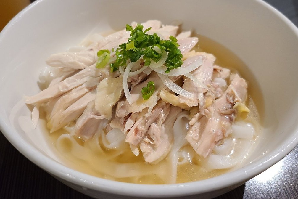Order 18 - Chicken Noodle Soup - 招牌黃毛雞湯河粉 - Phở Gà food online from Pho Element store, San Mateo on bringmethat.com