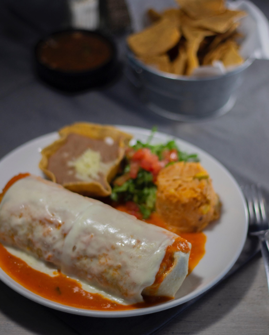 Order Burrito Suizo Dinner food online from Los Arcos Mexican Grill store, Palatine on bringmethat.com