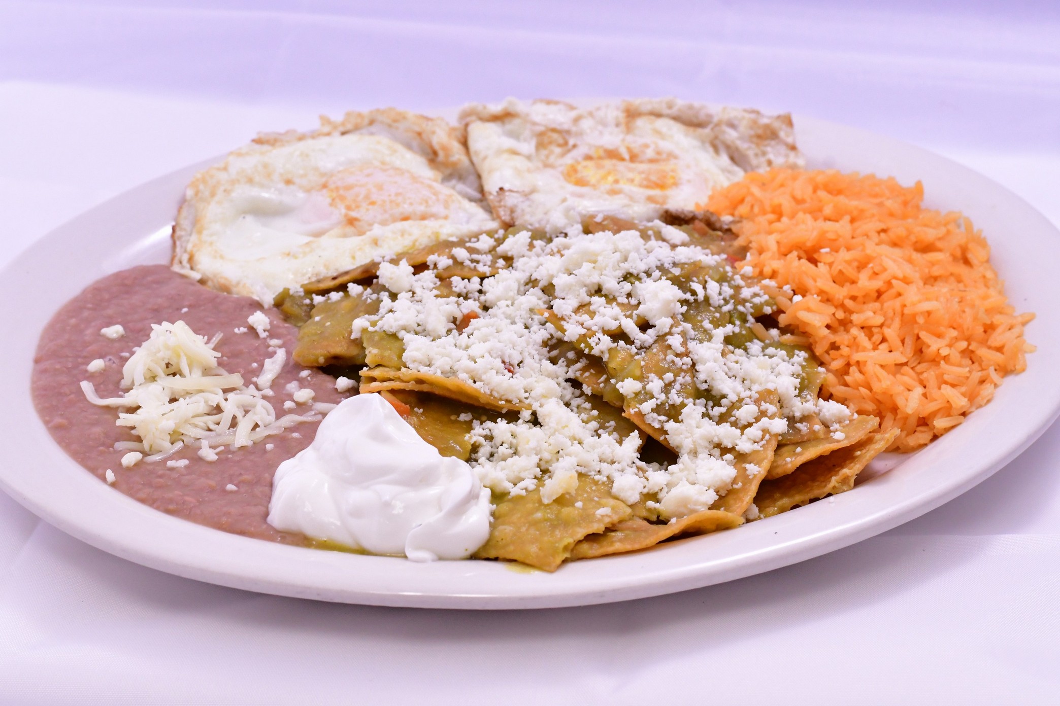 Order Chilaquiles con Carne food online from Tierra Caliente Restaurant store, Chicago on bringmethat.com