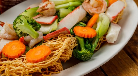 Order H9. House Special Stir-Fried Noodles food online from Pho Hoang store, Houston on bringmethat.com