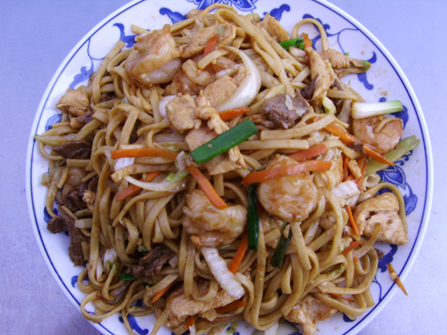 Order House Special Lo Mein food online from Dragon Phoenix Chinese Restaurant store, Meriden on bringmethat.com