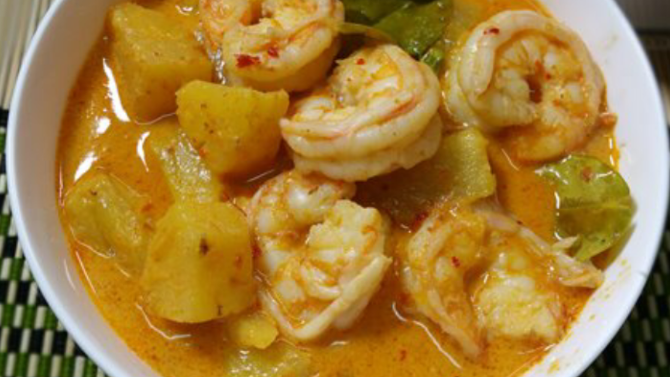 Order pineapple curry with shrimp food online from The Dish Thai Fusion Cuisine store, Studio City on bringmethat.com